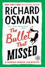The Bullet That Missed: A Thursday Murder Club Mystery (Large Print)