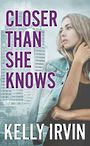 Closer Than She Knows (Large Print)